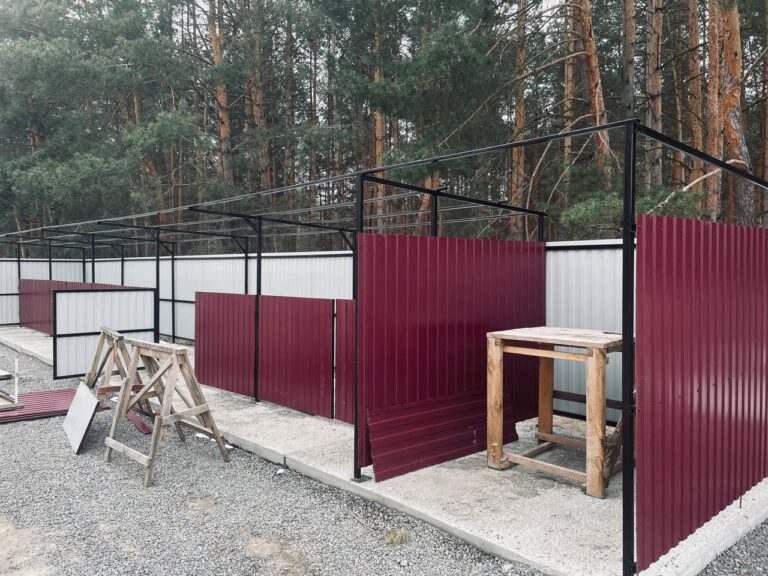 Цех санитарной очистки КЖЭУП «Ельское» заканчивает работы по обустройству новых контейнерных площадок с местами для размещения крупногабаритных отходов