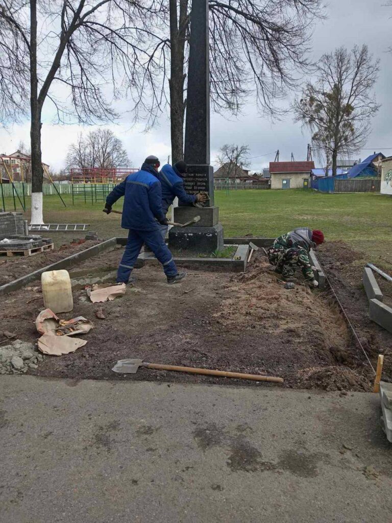 КЖЭУП «ЕЛЬСКОЕ» ведет работы по облагораживании и наведении порядка