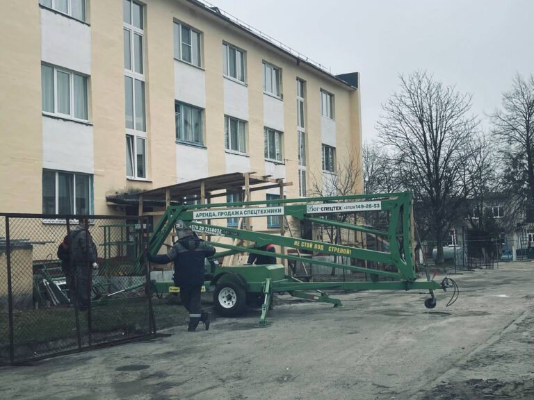 На объектах капитального ремонта д.11 и д. 15А по ул. 50 лет СССР, г. Ельска ремонтно-строительным участком КЖЭУП «ЕЛЬСКОЕ» работы не останавливаются и в выходные дни!