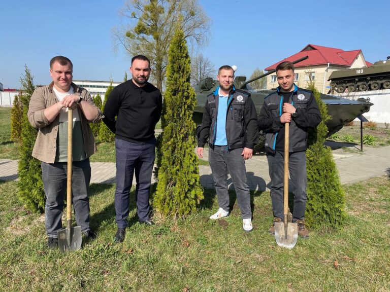 #РуководительПосадиДерево, запущенный Министерством ЖКХ, принят на Ельщине!