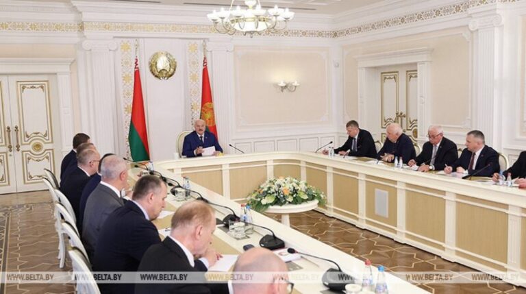 Президент Беларуси Александр Лукашенко указал на упущения в наведении порядка и благоустройства.