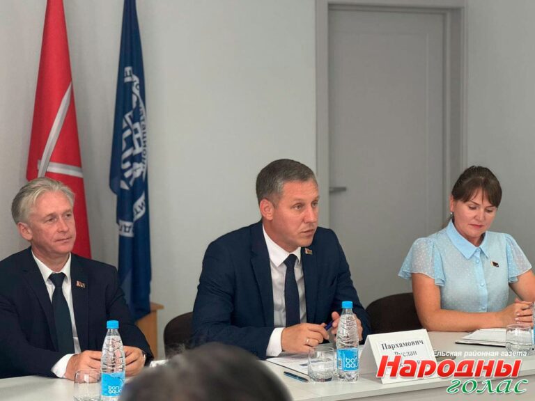 Помощник Президента провел встречу с коллективом КЖЭУП «Ельское».