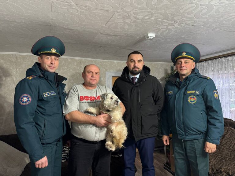 С рабочим визитом Ельщину посетил заместитель начальника Гомельского областного управление МЧС Александр Меркулов.