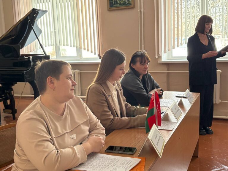 Диалоговая площадка «Этика содержания животных: ответственность, безопасность и гуманность» проходит на базе детской школы искусств г.Ельска.