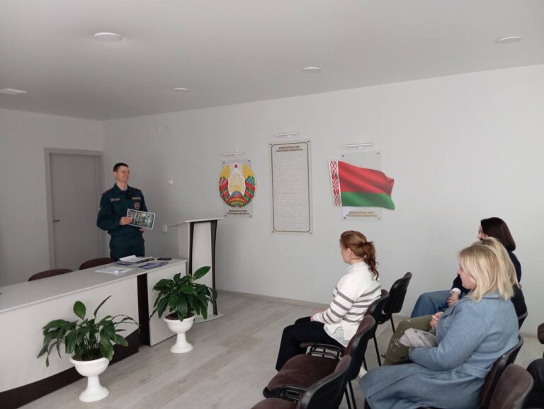 В КЖЭУП «Ельское» проведена плановая тренировка по гражданской обороне, приуроченная ко Всемирному дню гражданской обороны. Мероприятие организовано совместно с Ельским районным отделом по чрезвычайным ситуациям.