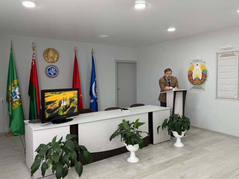 Единый день информирования проходит в КЖЭУП «Ельское»  с участием заместителя председателя Ельского районного исполнительного комитета 🇧🇾 Северина Олега Ивановича.